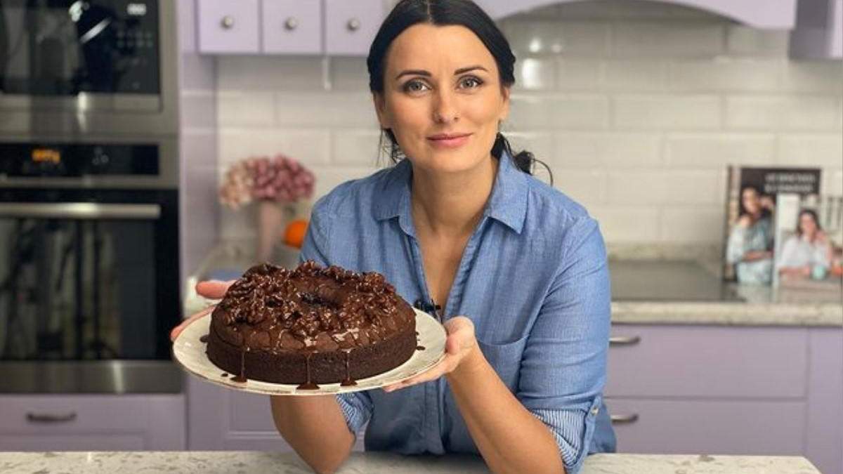 Лиза Глинская готовит торт Вулкан Лиза Глинская готовит торт Вулкан