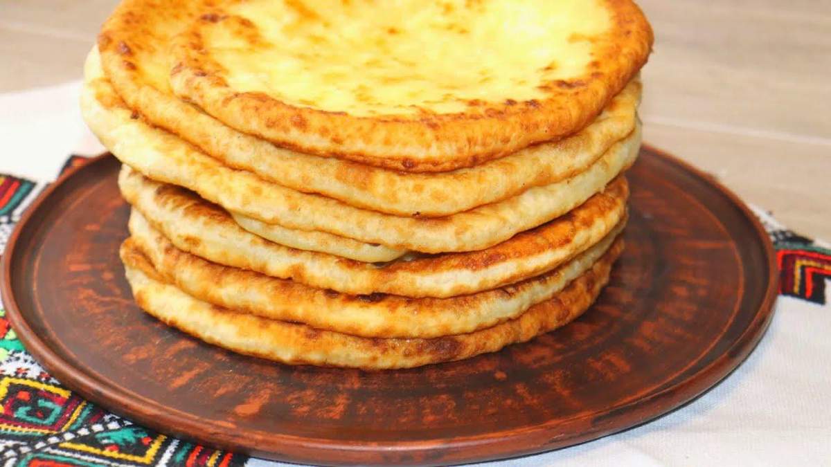 Сырные лепешки на кефире: вкусный рецепт для завтрака