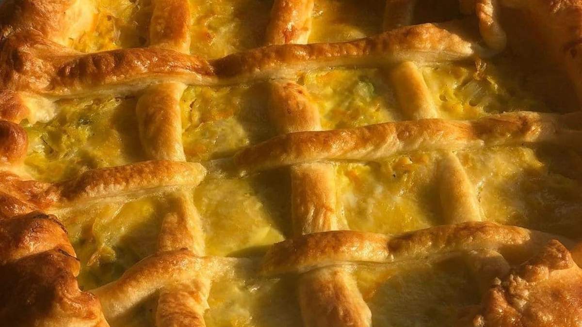 Пиріг з молодою капустою: рецепт від Тетяни Мокріді