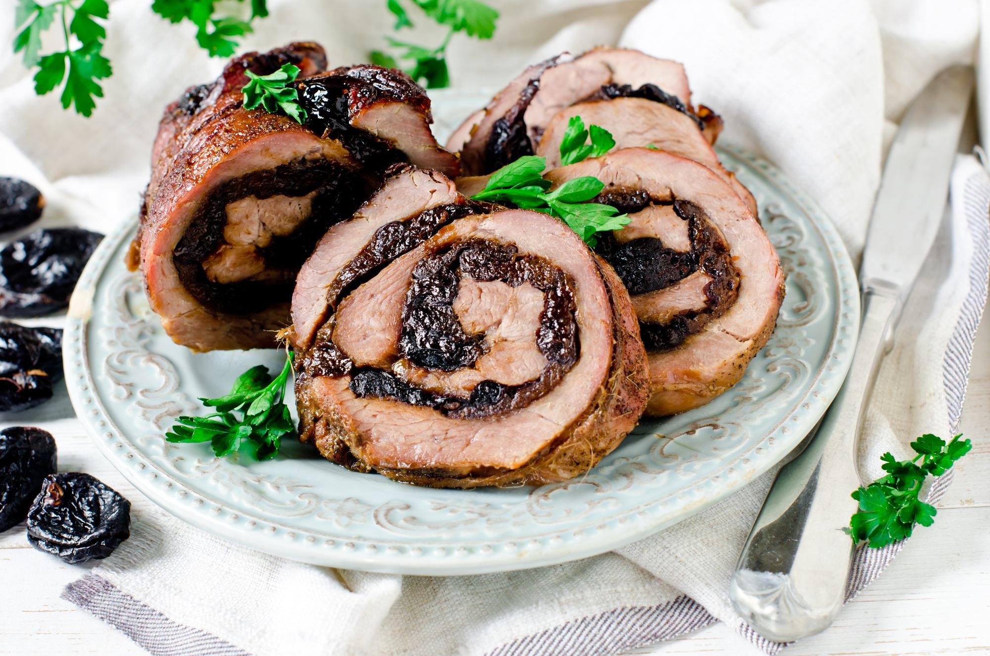 Рецепты с индюшиного филе: паровые котлеты, в сметане, рулетики с черносливом Рецепты с индюшиного филе: паровые котлеты, в сметане, рулетики с черносливом