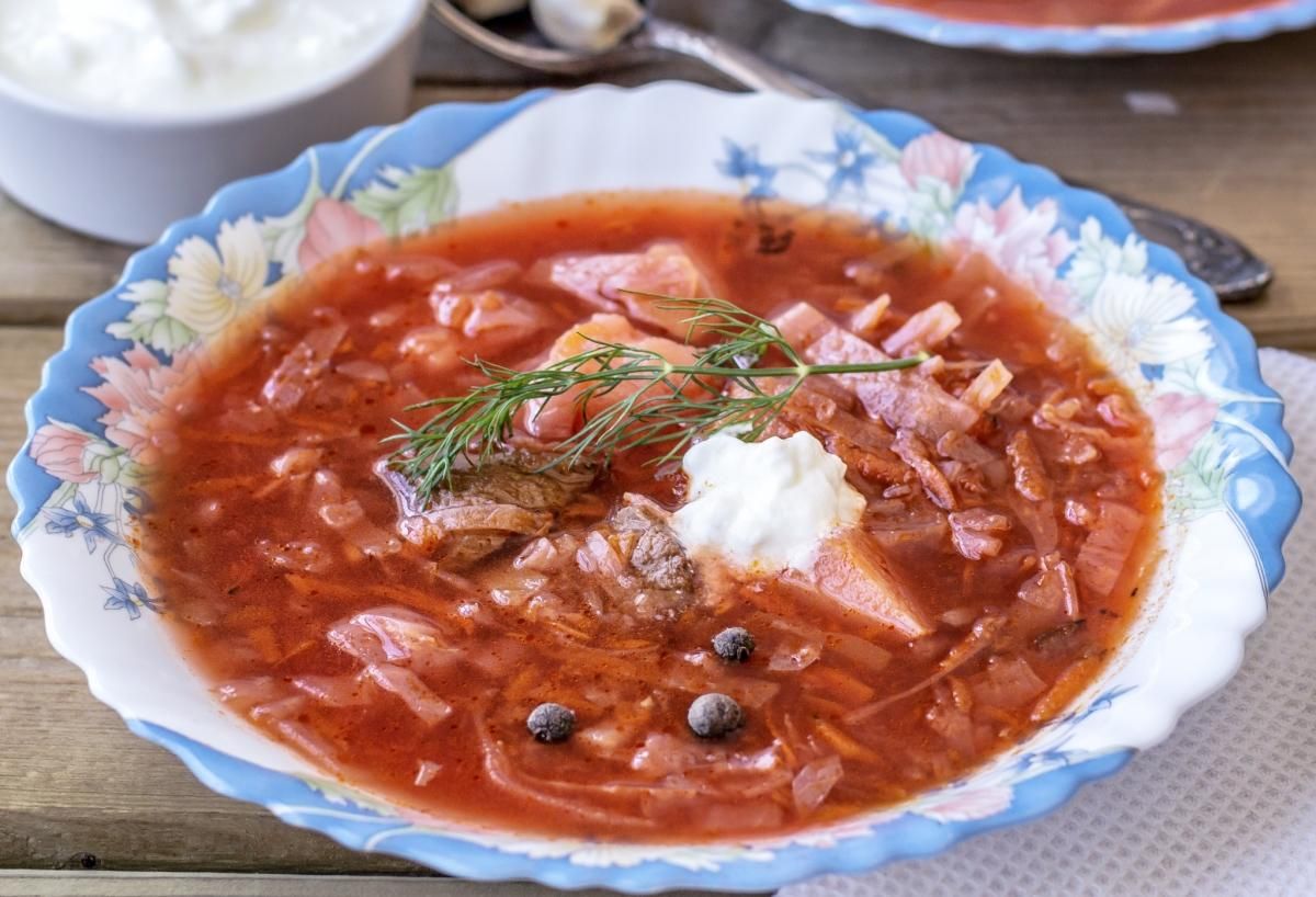 Гид Michelin извинился, что назвал борщ русским блюдом Гид Michelin извинился, что назвал борщ русским блюдом