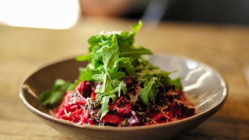 Салати з буряка та червоної капусти: святкові рецепти