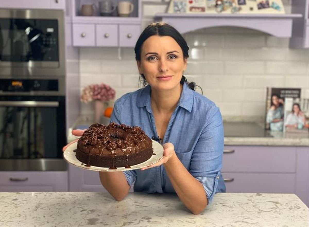 Ліза Глінська готує торт Вулкан Ліза Глінська готує торт Вулкан