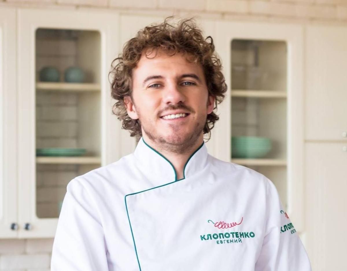 Євген Клопотенко готує паелью з куркою Євген Клопотенко готує паелью з куркою