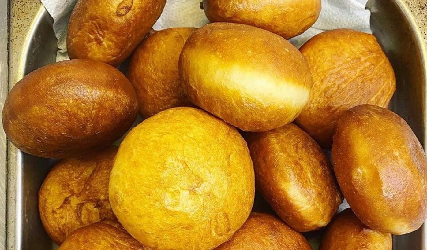 Володимир Ярославський готує тісто на пончики: відео Володимир Ярославський готує тісто на пончики: відео