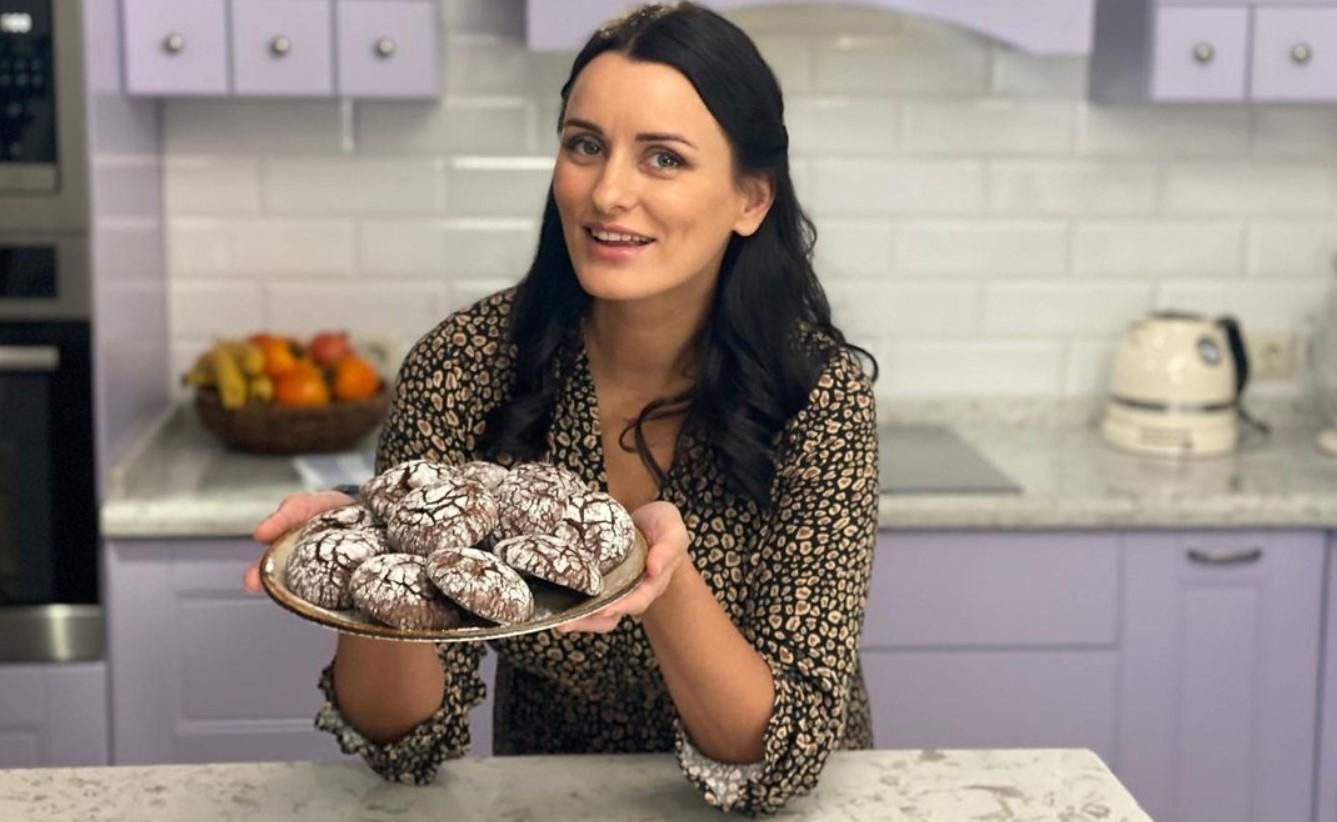 Лиза Глинская готовит мраморное шоколадное печенье: видео