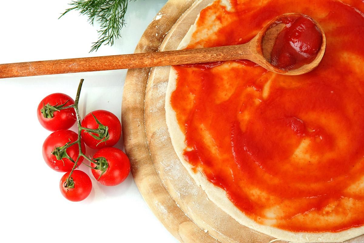 Тісто на піцу на свіжих дріжджах за 10 хвилин Тісто на піцу на свіжих дріжджах за 10 хвилин