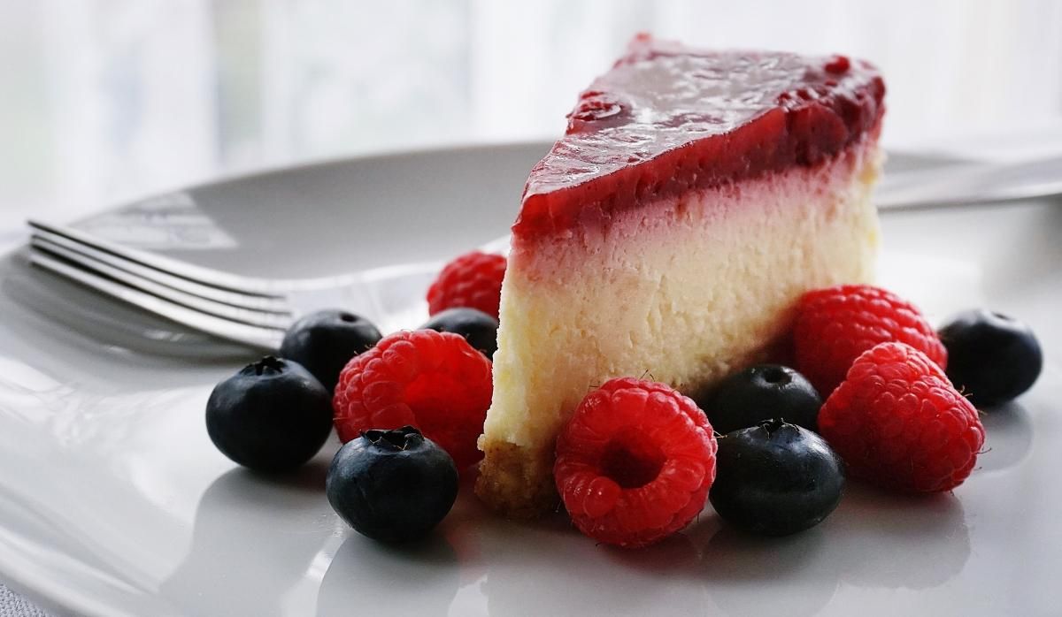 Смачний торт з сиром без випікання: домашній рецепт