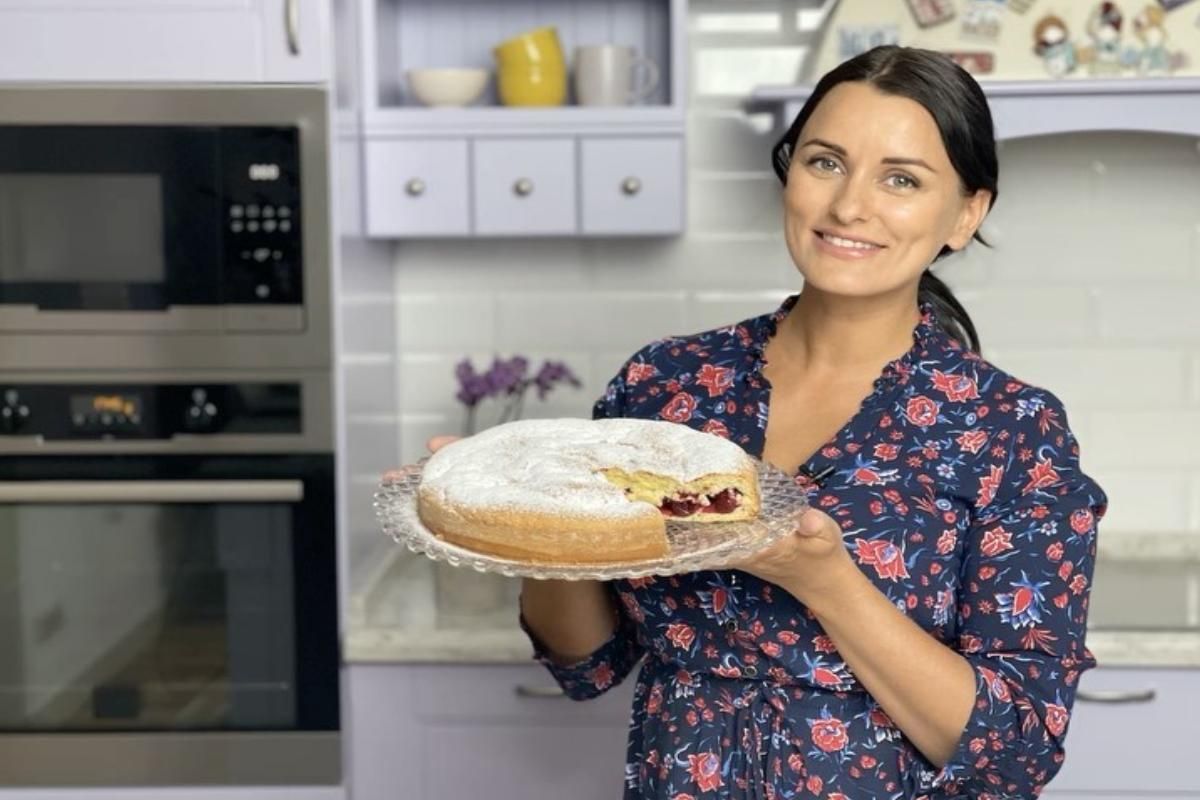 Ягідна шарлотка: рецепт Лізи Глінської Ягідна шарлотка: рецепт Лізи Глінської