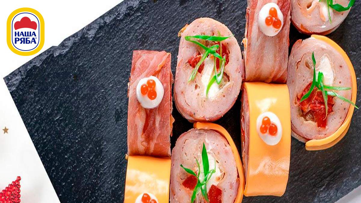 Курячі роли з сиром Філадельфія та ікрою по-домашньому Курячі роли з сиром Філадельфія та ікрою по-домашньому