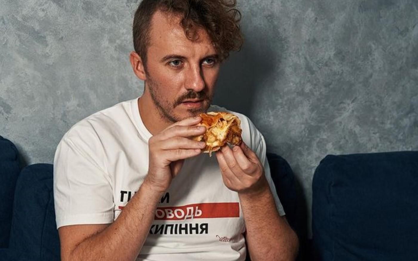 Евгений Клопотенко готовит пирог с яблоками и сыром: видео Евгений Клопотенко готовит пирог с яблоками и сыром: видео