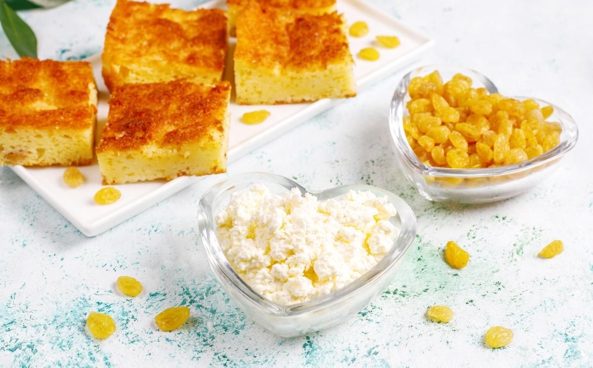 Творожная запеканка с изюмом: домашний рецепт Творожная запеканка с изюмом: домашний рецепт