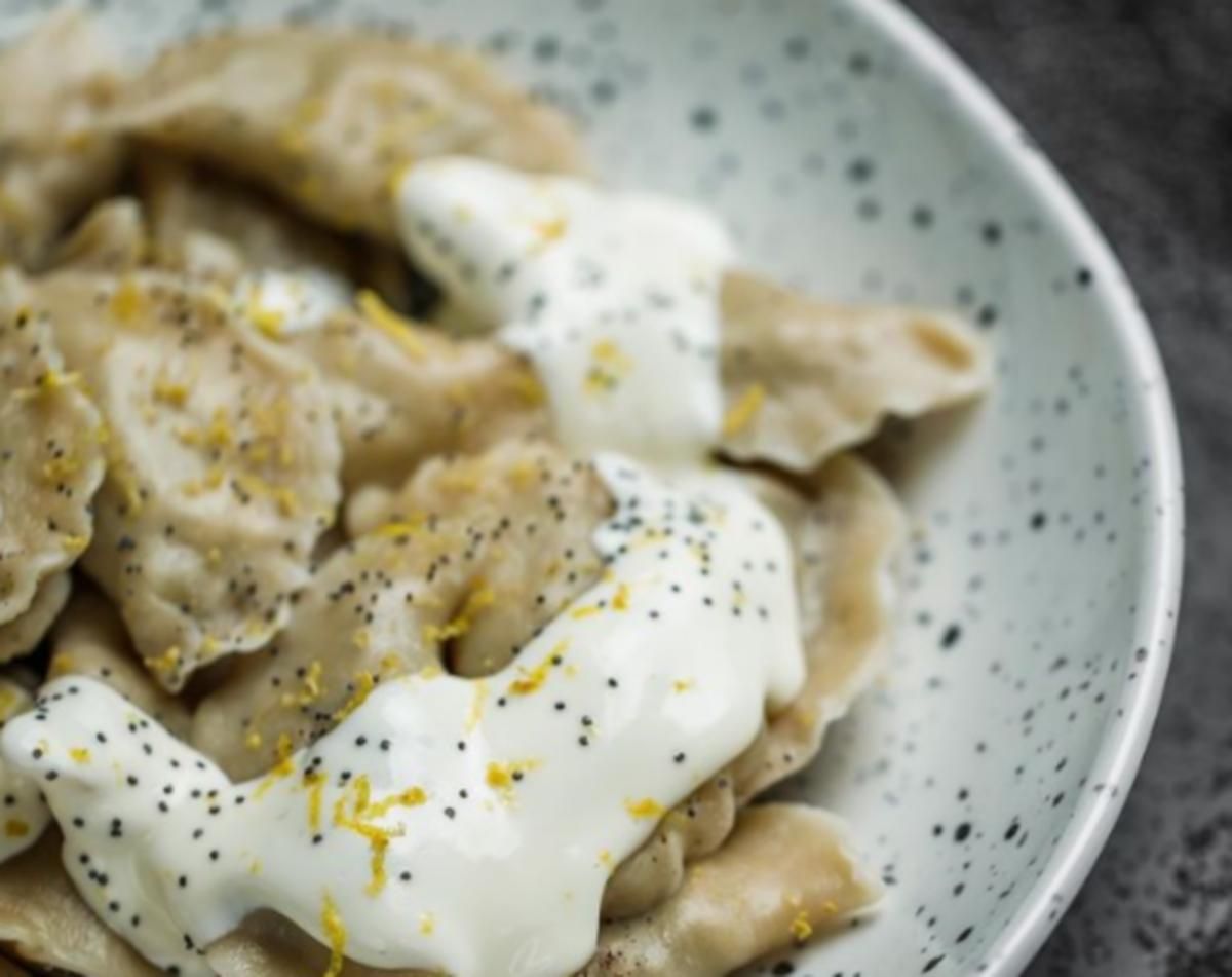 Рецепт вареників з сиром та маком за рецептом Євгена Клопотенка Рецепт вареників з сиром та маком за рецептом Євгена Клопотенка