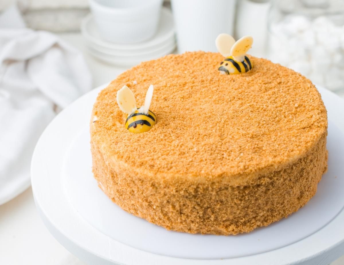 Торти на 8 березня 2021: медовик, морквяний, бісквіт Торти на 8 березня 2021: медовик, морквяний, бісквіт