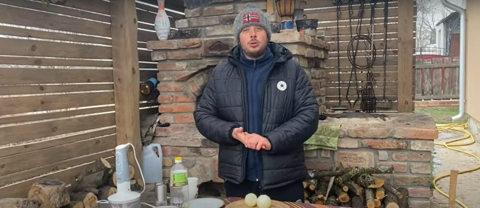 Виталик Тыльный готовит традиционное венгерское блюдо Бограч