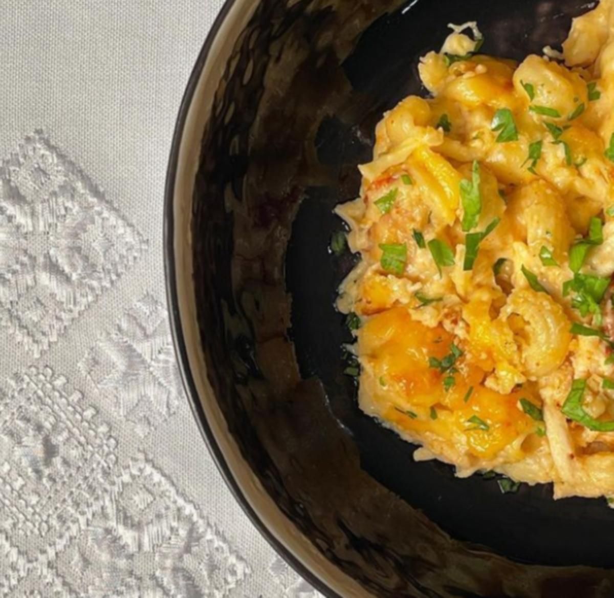 Рецепт гострих макаронів з сиром від Ектора Хіменеса-Браво Рецепт гострих макаронів з сиром від Ектора Хіменеса-Браво