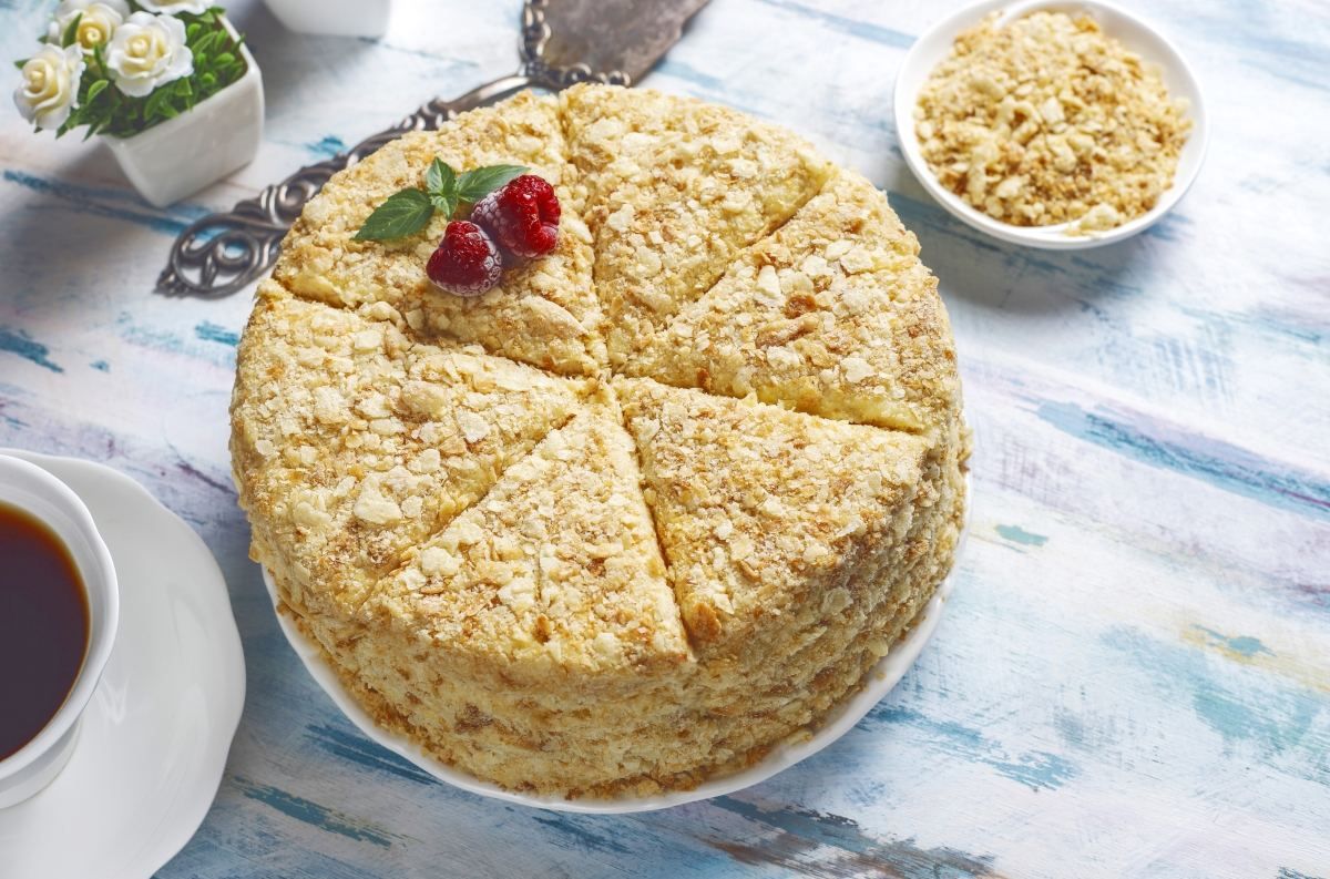 Торт Наполеон с кремом: заварным, сметанным или яблочным Торт Наполеон с кремом: заварным, сметанным или яблочным