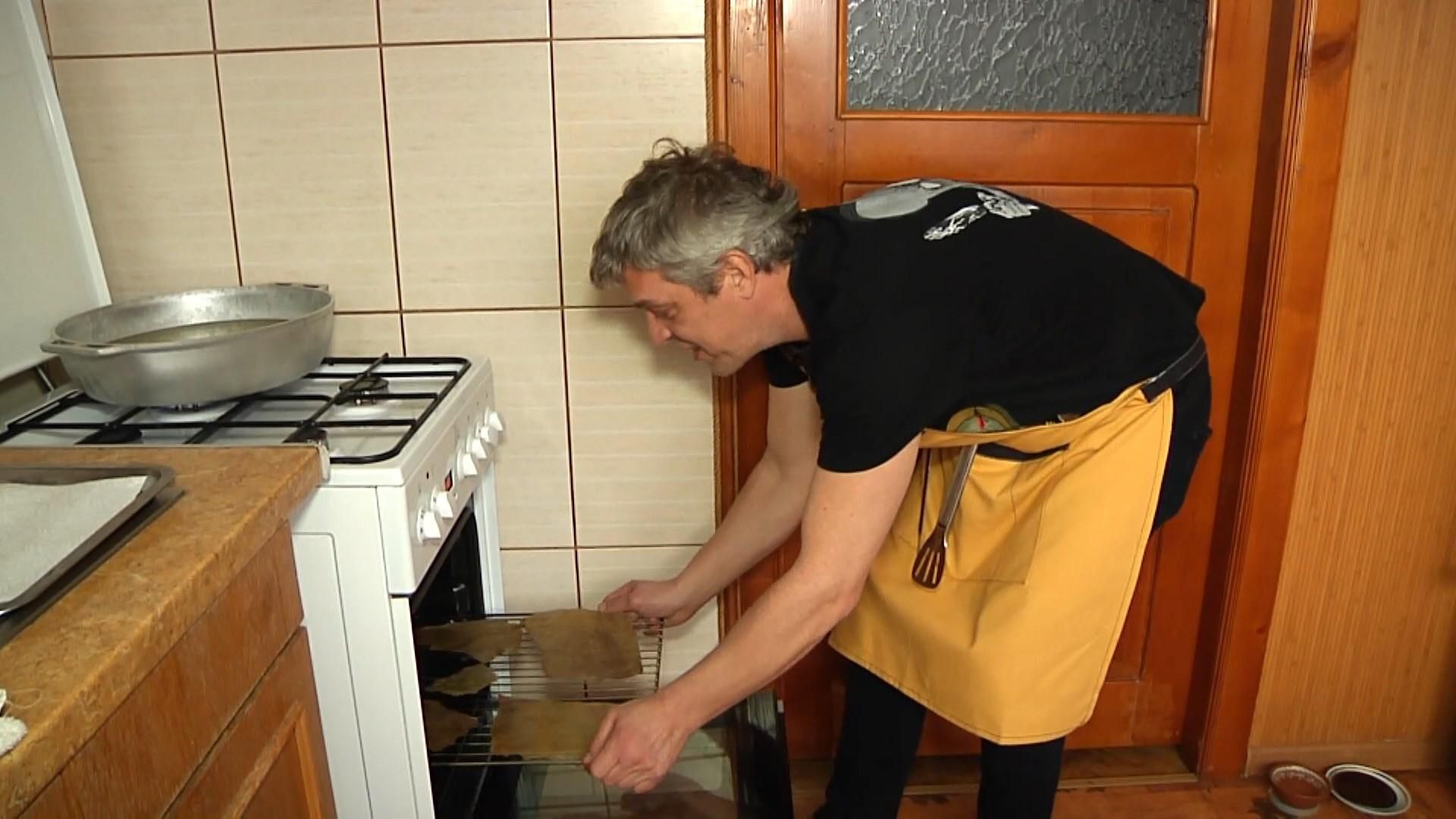 Іванофранківець готується встановити рекорд - найбільший шкварок Іванофранківець готується встановити рекорд - найбільший шкварок