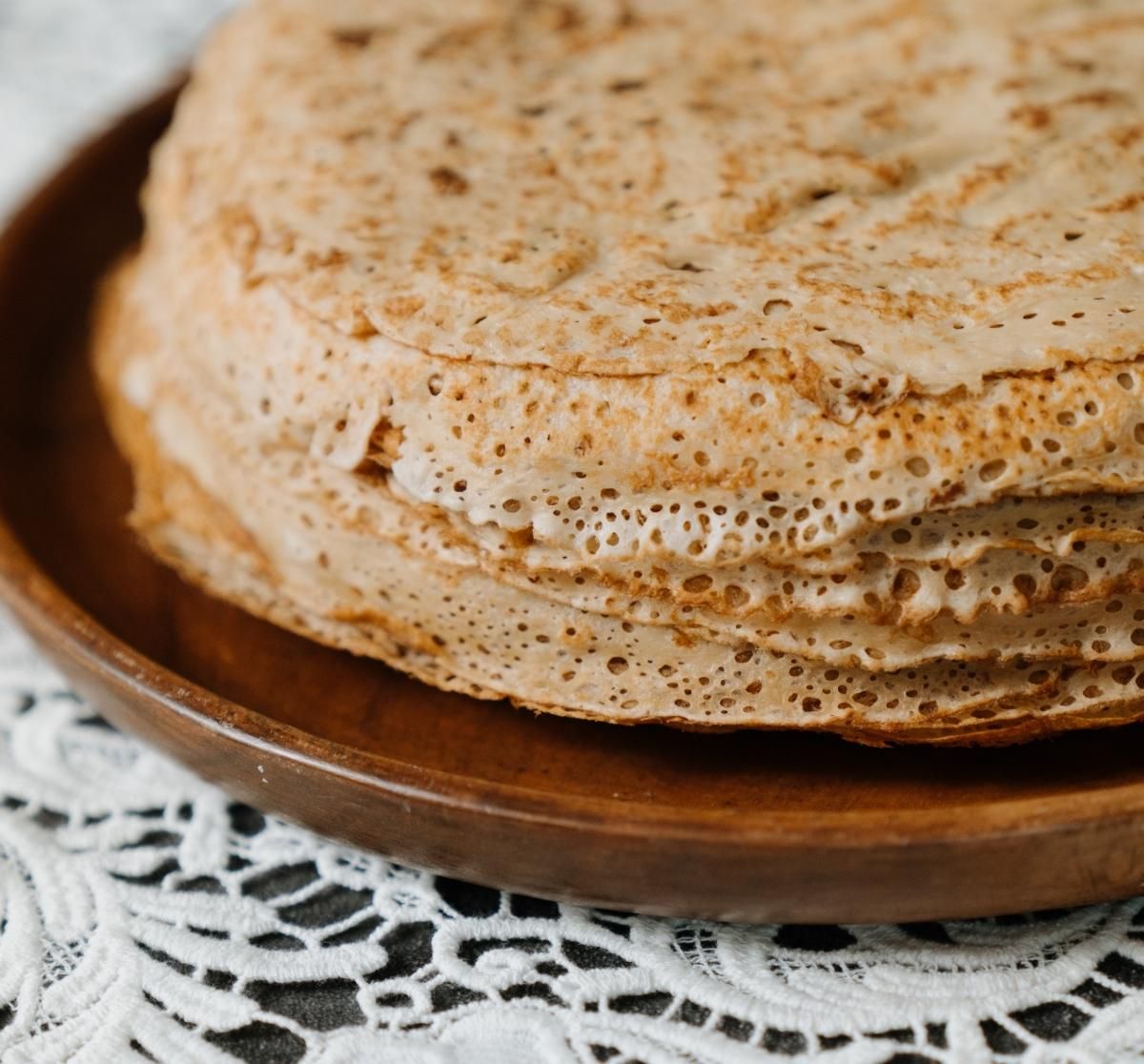 Постные блины очень просто готовить дома: рецепт на минералке Постные блины очень просто готовить дома: рецепт на минералке