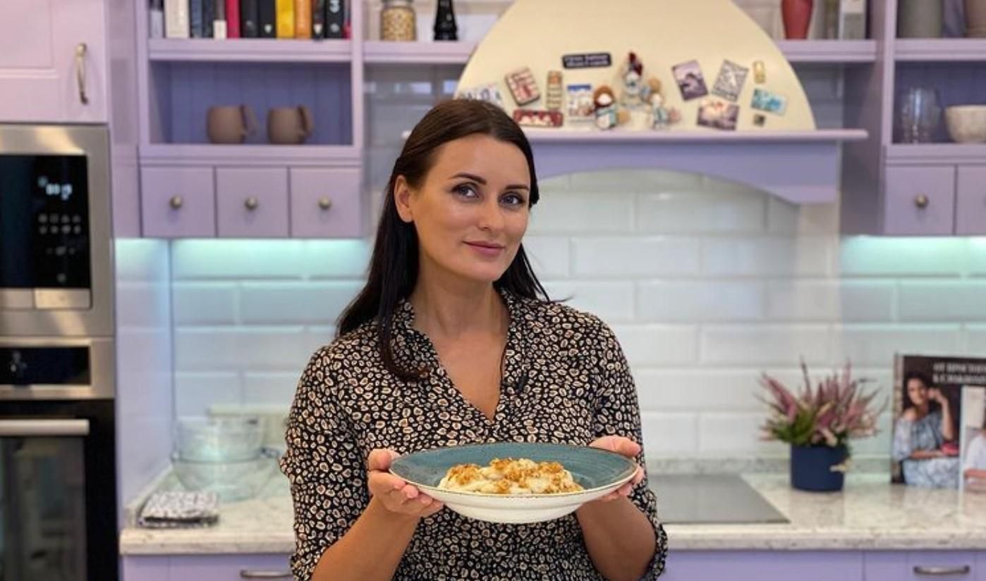Ліза Глінська готує вареники на заварному тісті: відео