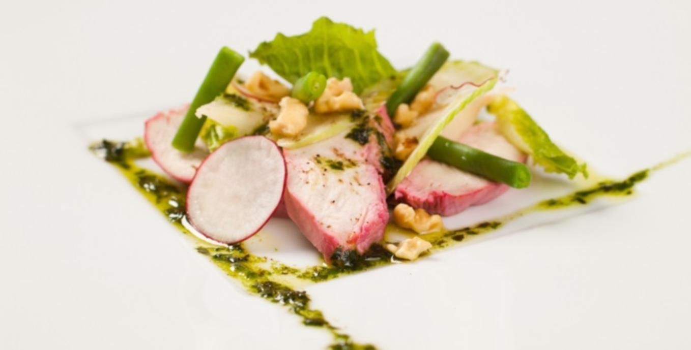 Вітамінний салат з курятиною та свіжими овочами Вітамінний салат з курятиною та свіжими овочами