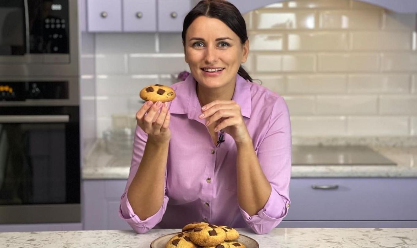 Ліза Глінська готує печиво кукіс: відео