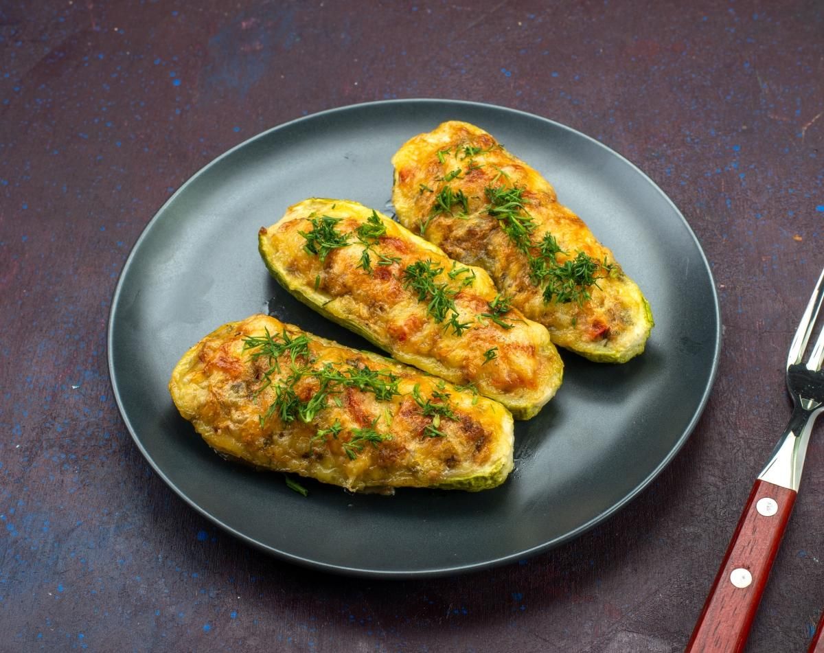 Запеченные кабачки с сыром: домашний рецепт Запеченные кабачки с сыром: домашний рецепт