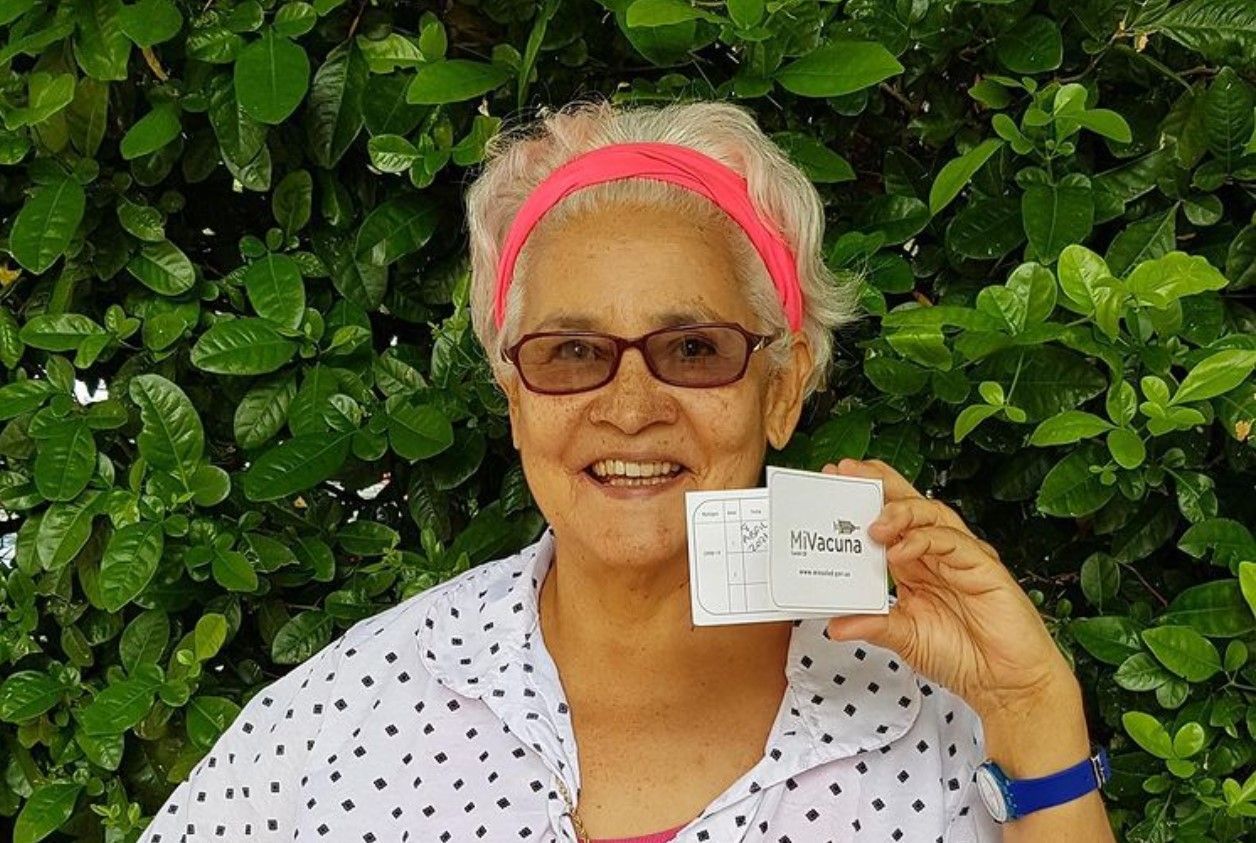 Мама судьи Мастер Шеф Эктора Хименеса-Браво провакцинировалась: реакция поклонников впечатляет Мама судьи Мастер Шеф Эктора Хименеса-Браво провакцинировалась: реакция поклонников впечатляет