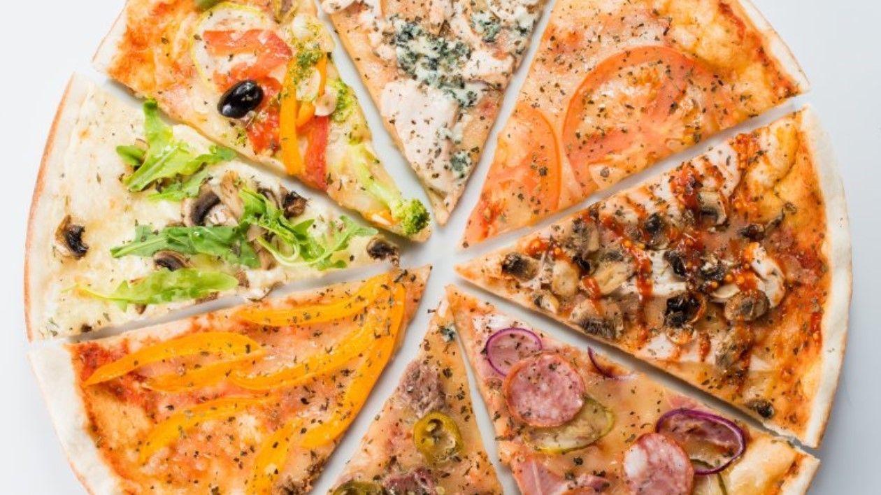 Три рецепты начинок для пиццы: пеперони, сырная, цезаре