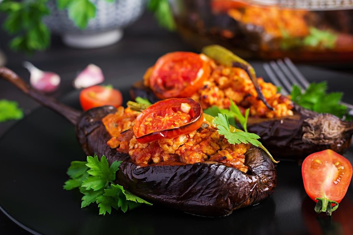 Запеченные баклажаны с мясом в духовке: простой рецепт Запеченные баклажаны с мясом в духовке: простой рецепт