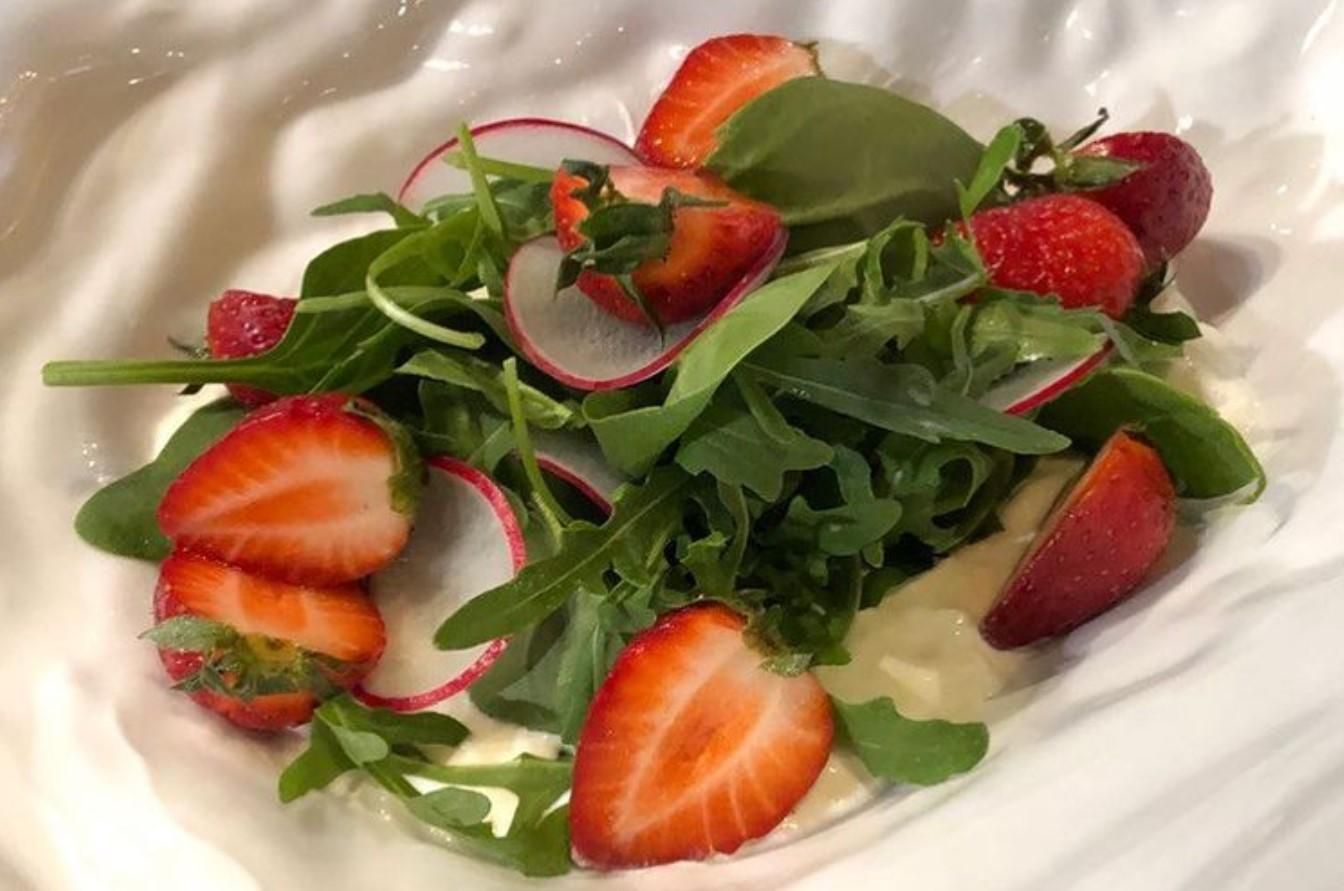 Весняний салат з полуницею: рецепт Весняний салат з полуницею: рецепт