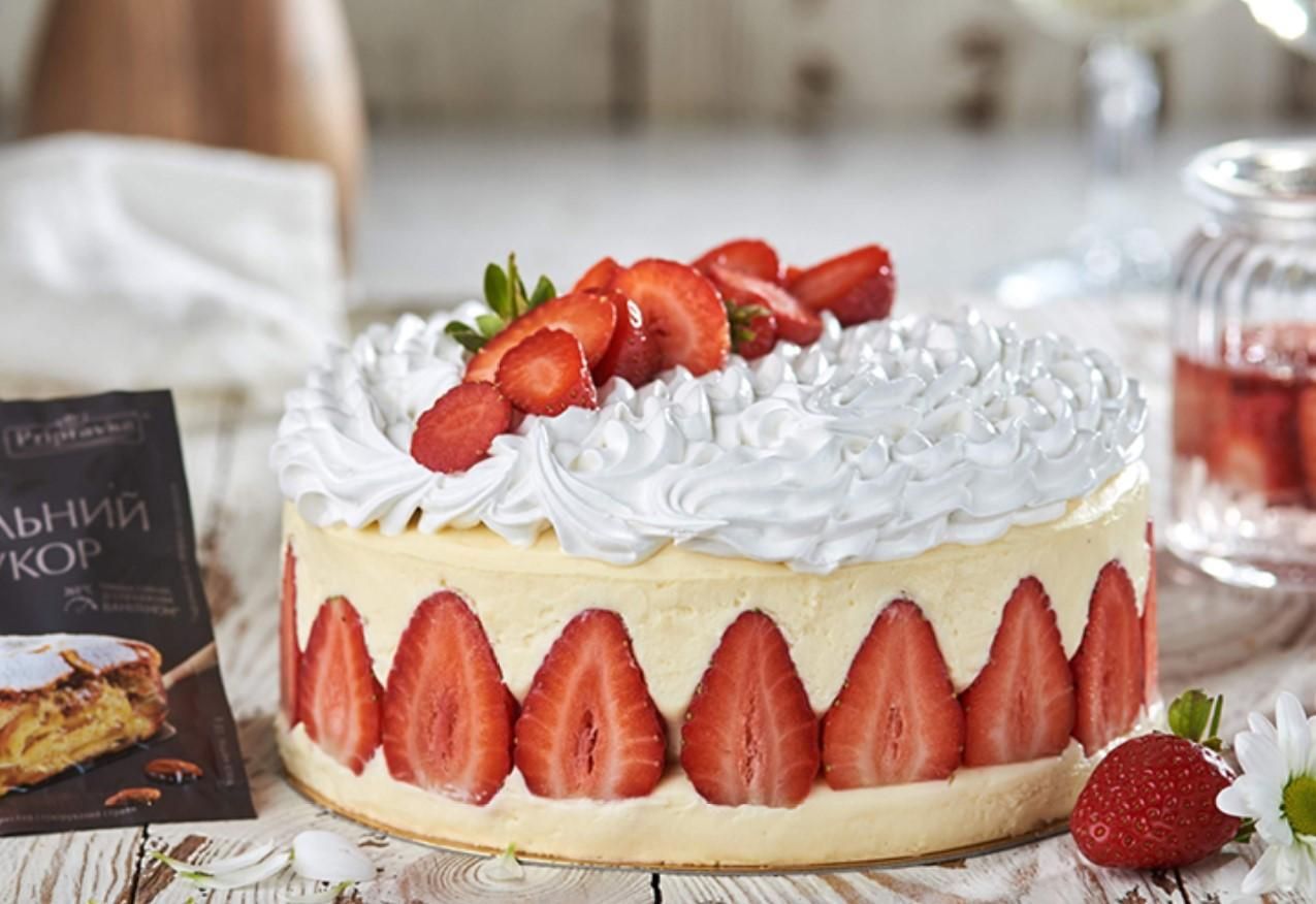 Ліза Глінська готує полуничний торт Фрезьє: відео Ліза Глінська готує полуничний торт Фрезьє: відео