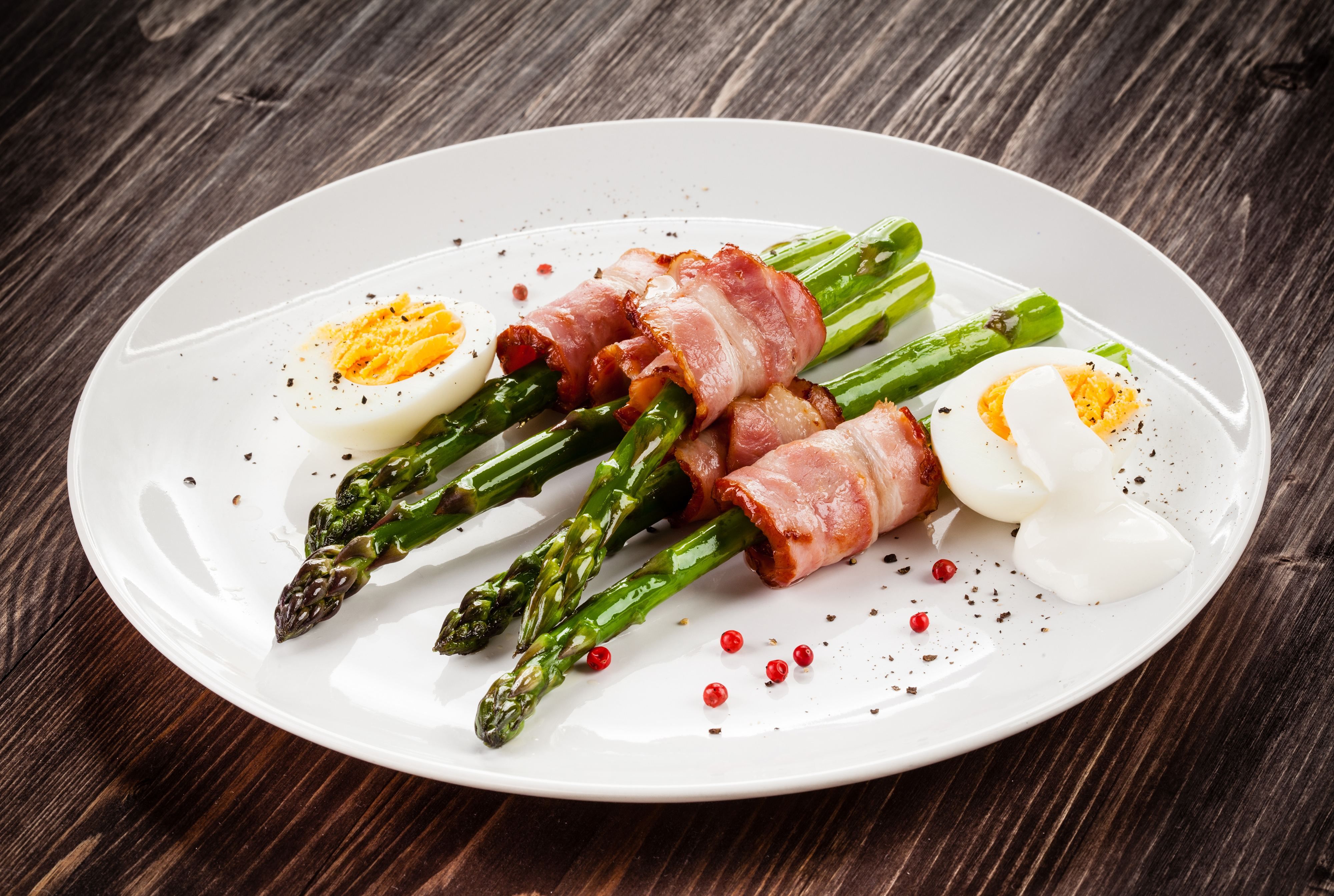 Легкий рецепт страви зі спаржі та бекону Легкий рецепт страви зі спаржі та бекону