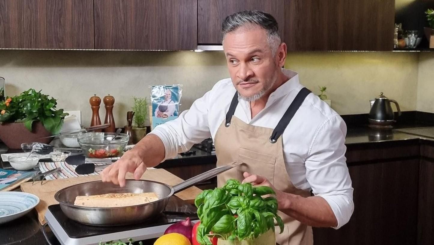 Чізбургер в булочці: рецепт від Ектора Хіменеса-Браво Чізбургер в булочці: рецепт від Ектора Хіменеса-Браво