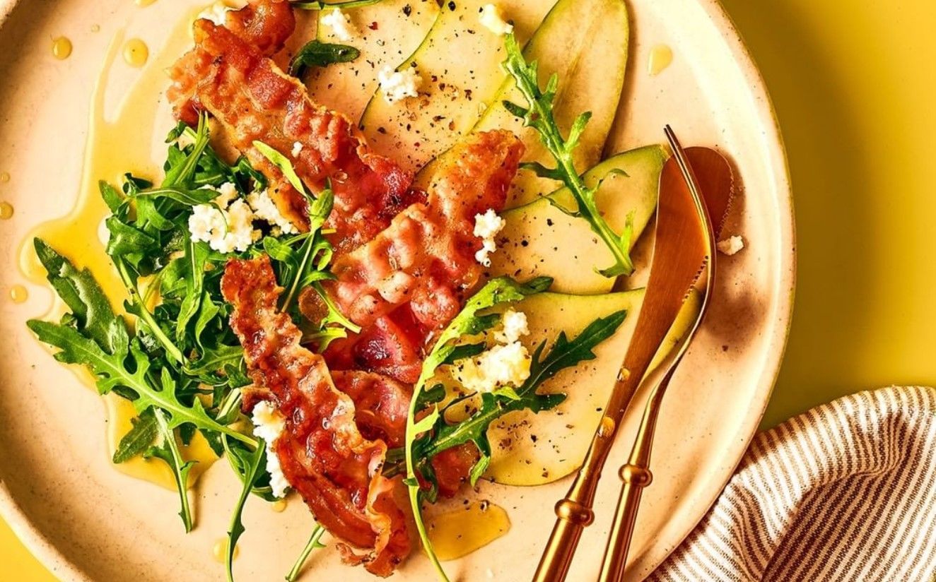 Салат з грушею та панчетою: рецепт Салат з грушею та панчетою: рецепт