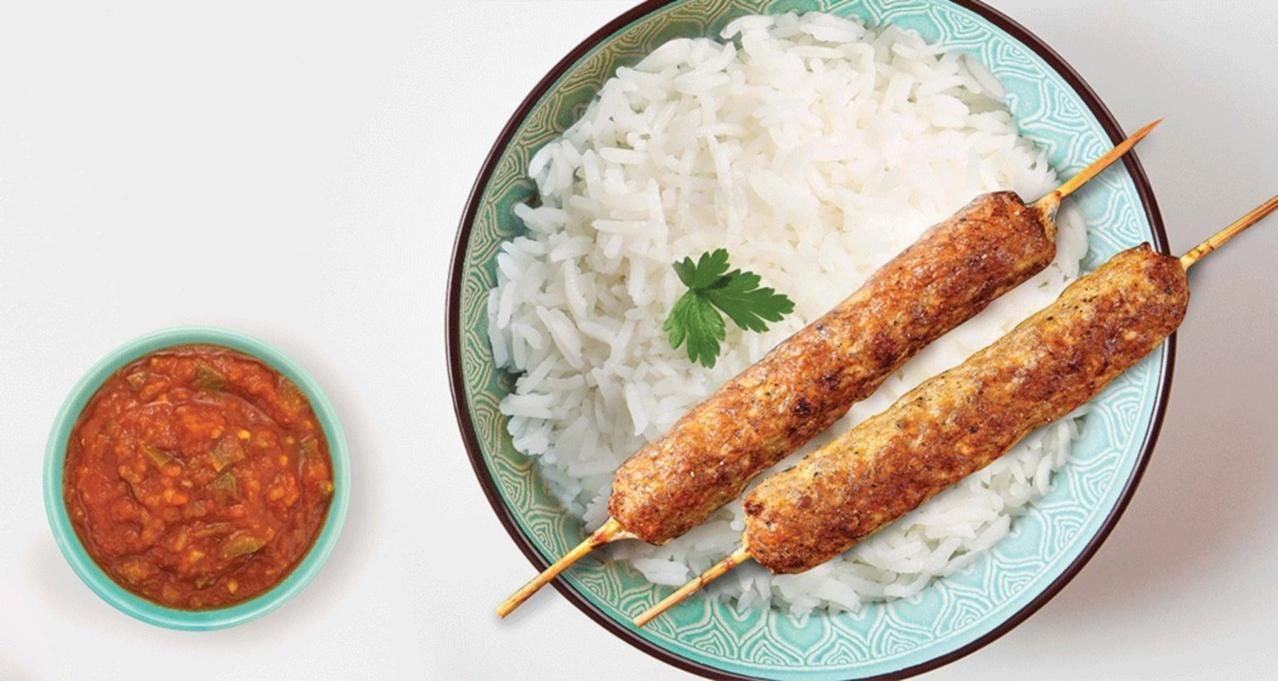 Кебаб з томатною сальсою і рисом Кебаб з томатною сальсою і рисом