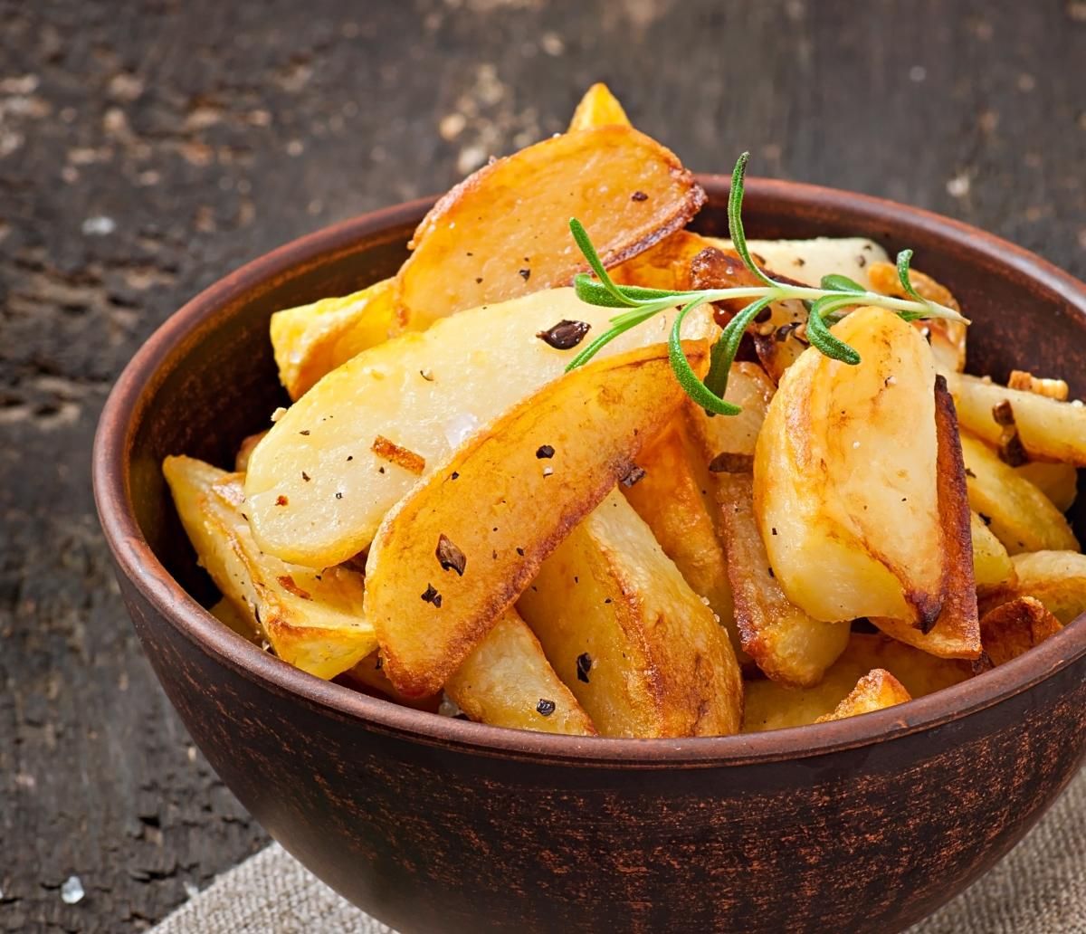 Як приготувати молоду картоплю в духовці: простий рецепт