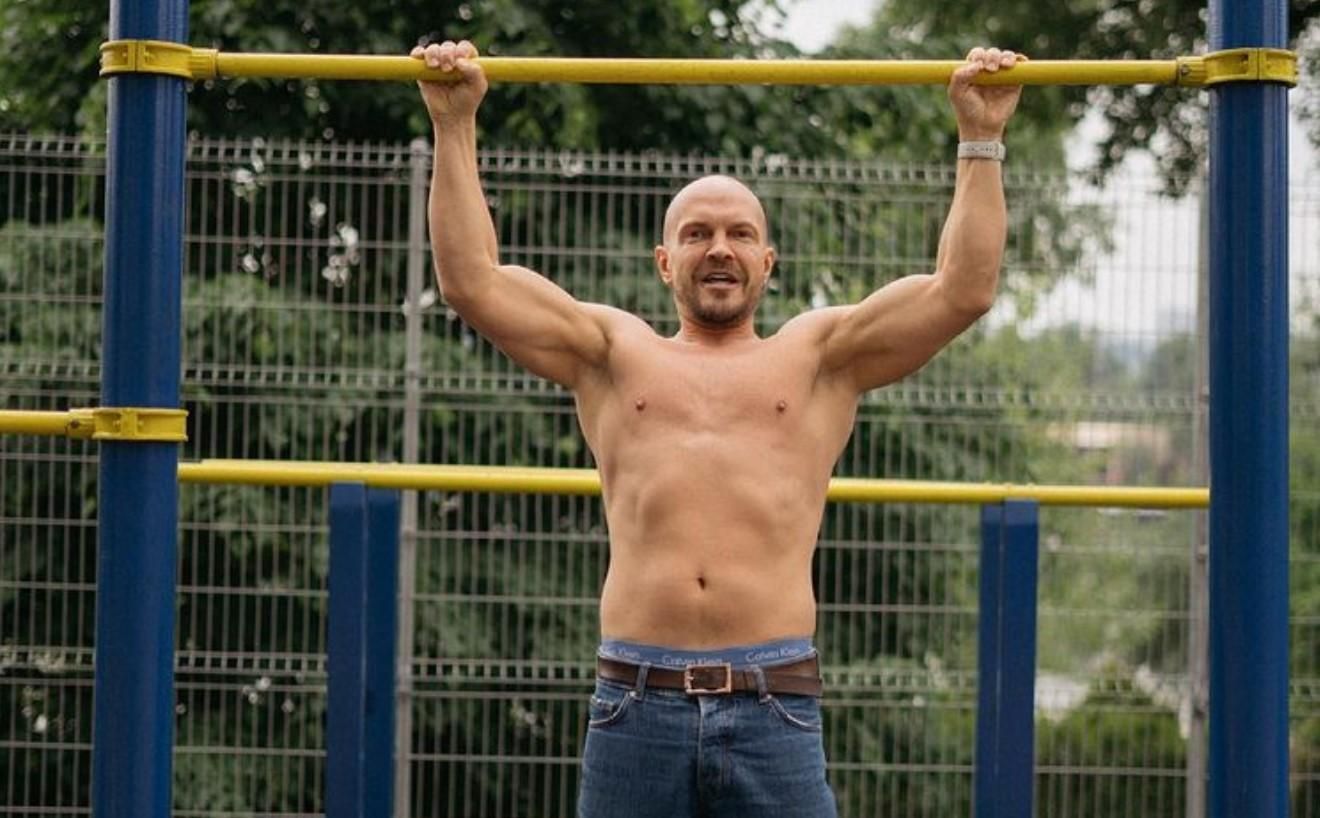 Владимир Ярославский рассказал, как и сколько занимается спортом, чтобы держать себя в форме Владимир Ярославский рассказал, как и сколько занимается спортом, чтобы держать себя в форме