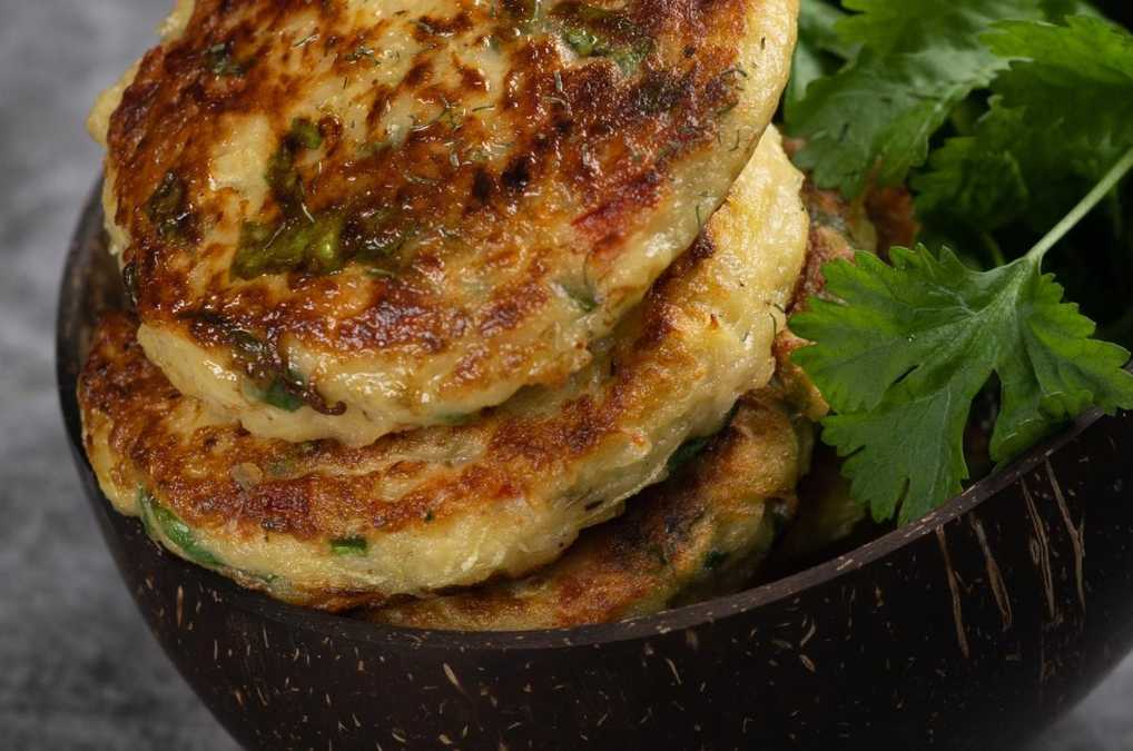 Сочные оладьи с кабачком и картошкой: рецепт, как приготовить дома