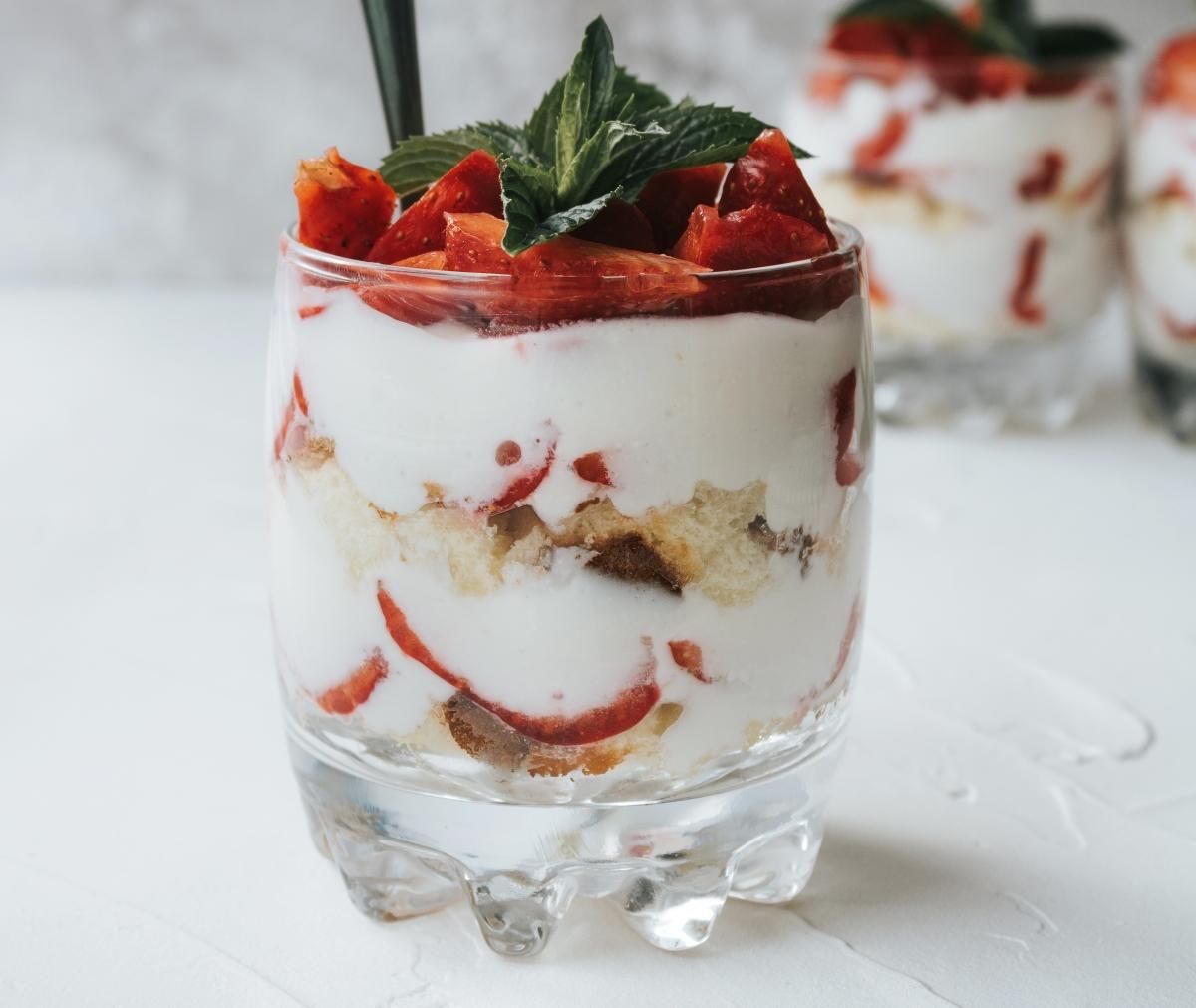 Клубничный трайфл: простой рецепт английского десерта Клубничный трайфл: простой рецепт английского десерта