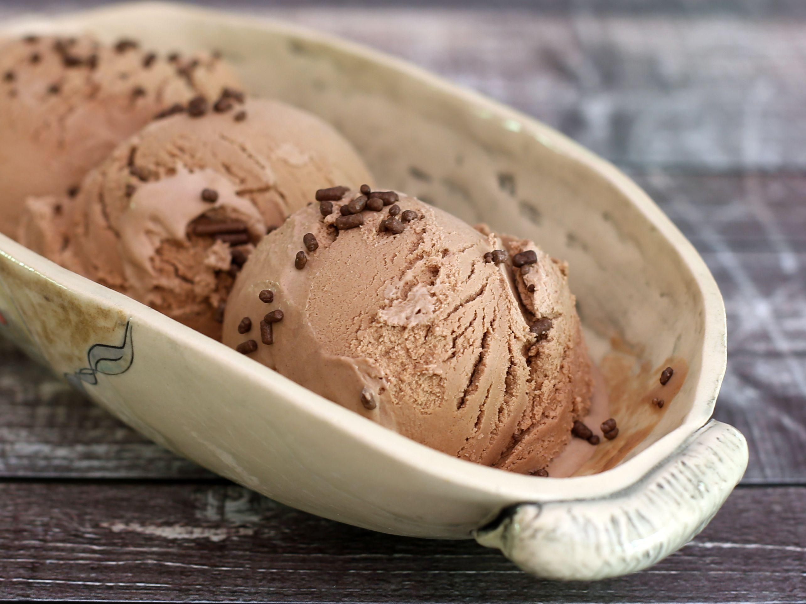 Шоколадное мороженое – три рецепта в домашних условиях