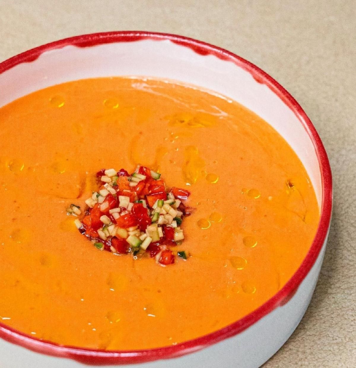 Летний суп – гаспачо с клубникой: рецепт Владимира Ярославского Летний суп – гаспачо с клубникой: рецепт Владимира Ярославского