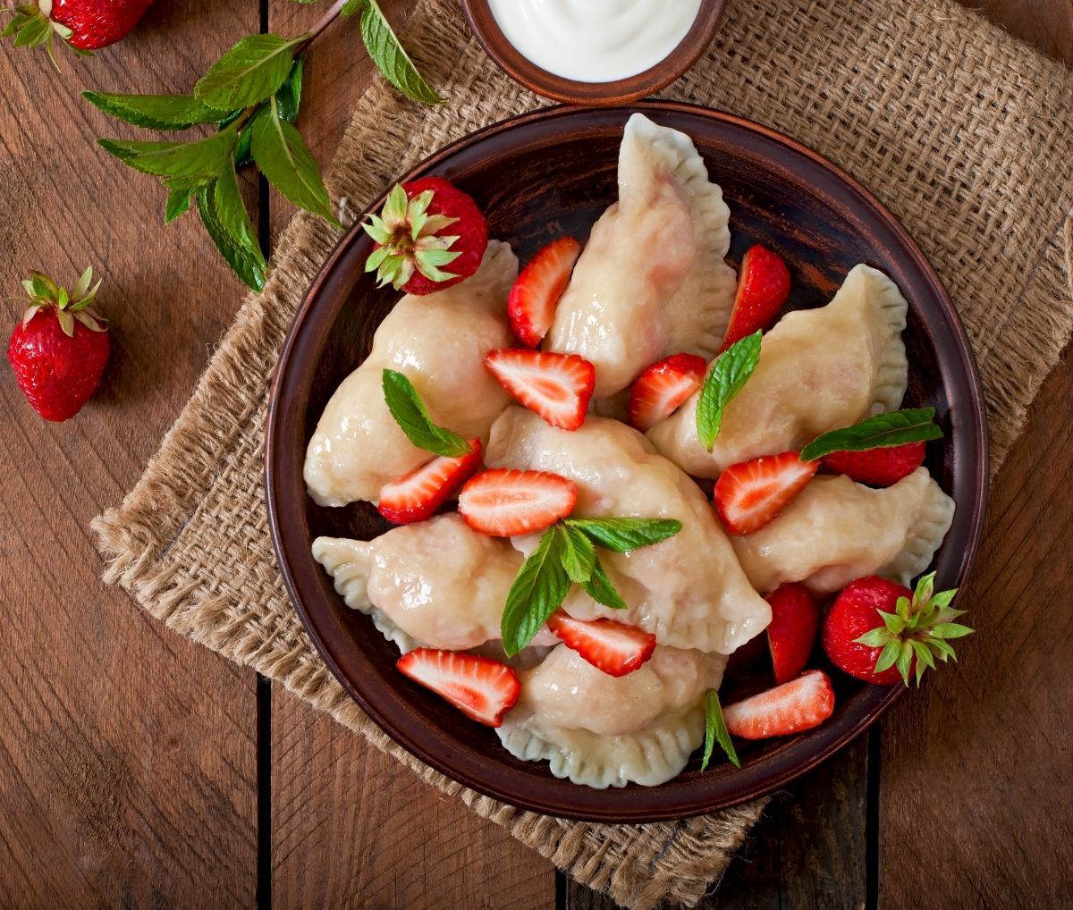 Вареники с клубникой: простой рецепт Вареники с клубникой: простой рецепт