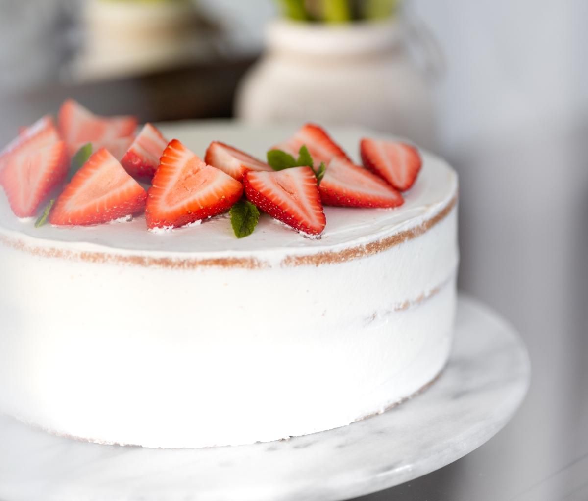 Торт з полуницею: надзвичайно ніжний десерт Торт з полуницею: надзвичайно ніжний десерт