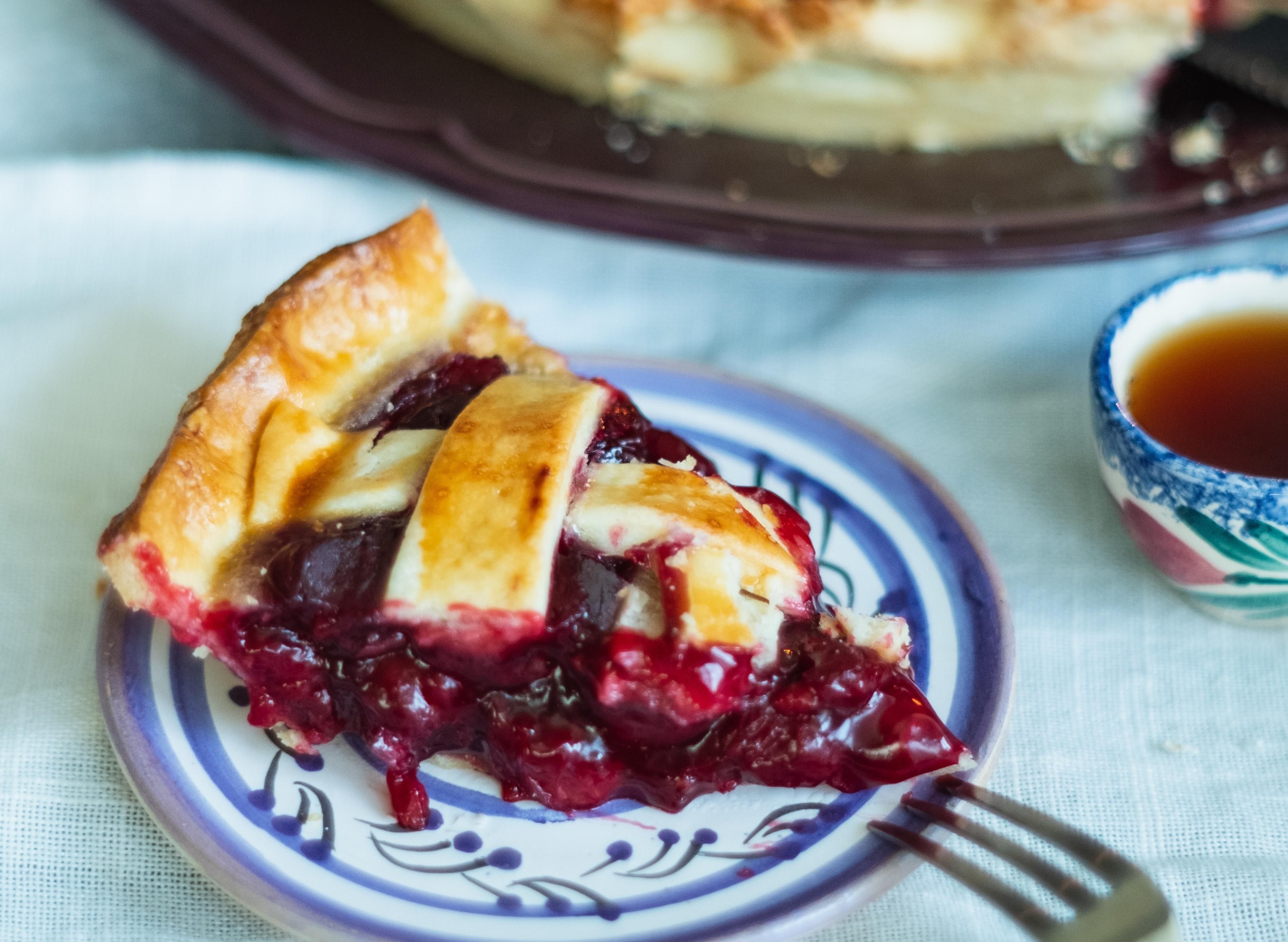 Ароматный пирог из песочного теста с черешней Ароматный пирог из песочного теста с черешней