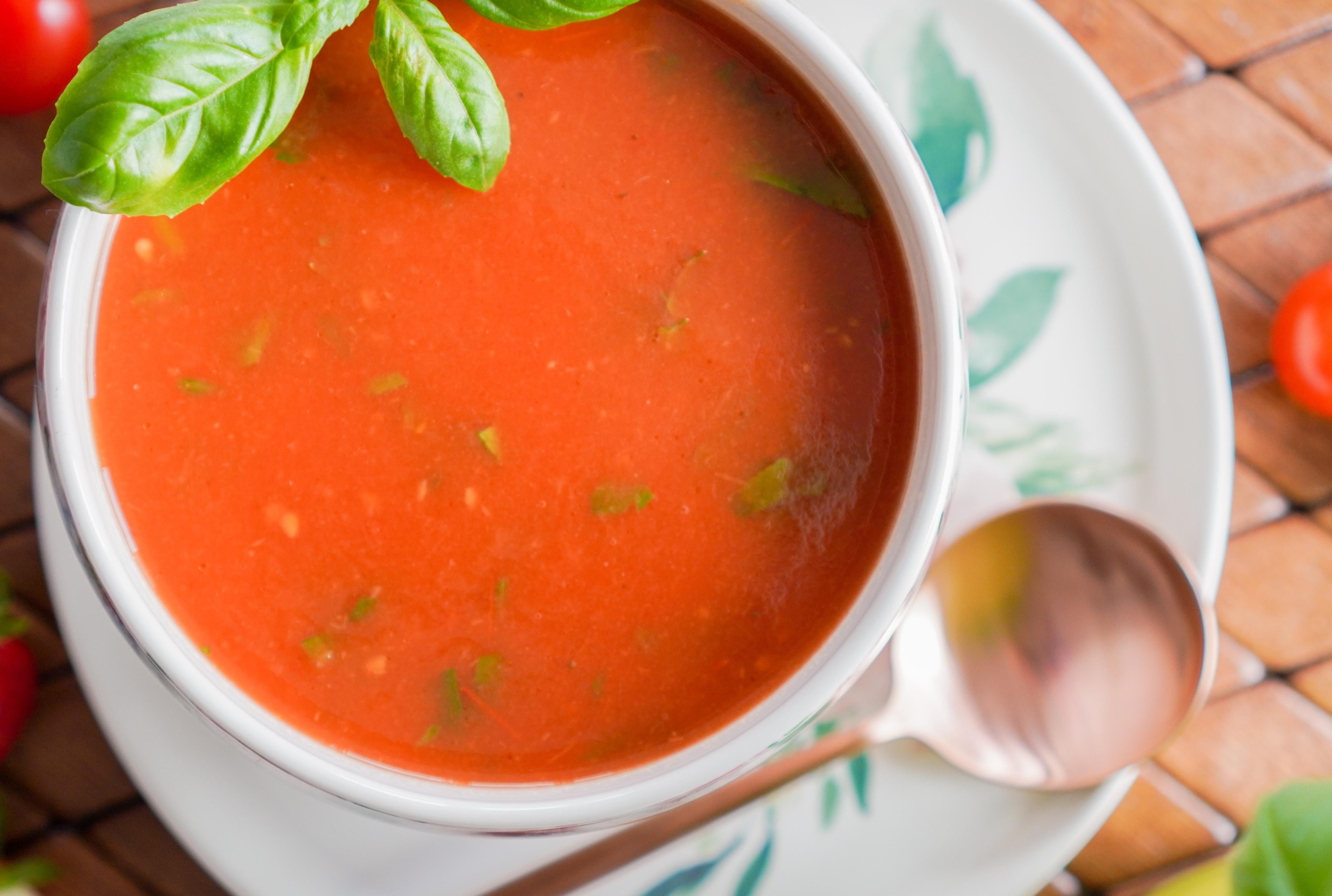 Холодный суп-пюре из свежих томатов