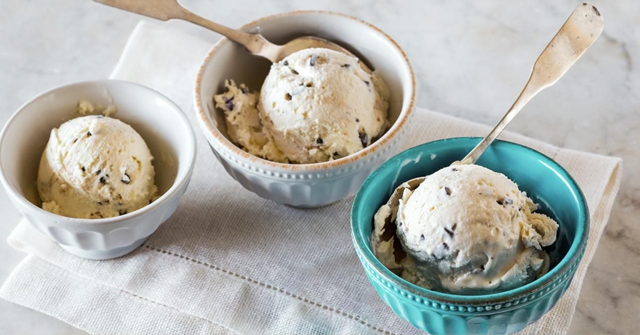 Как приготовить ванильное мороженое с шоколадной крошкой дома