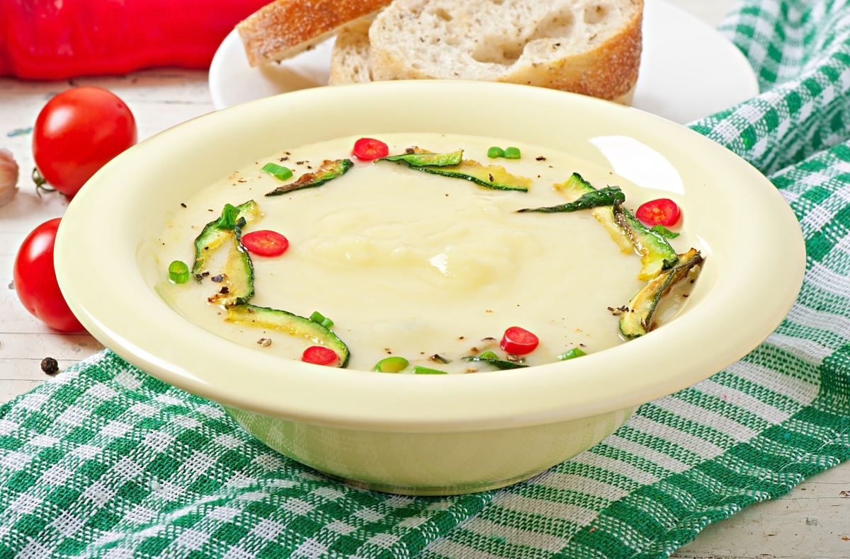 Дієтичний суп-крем з кабачків: три домашні рецепти