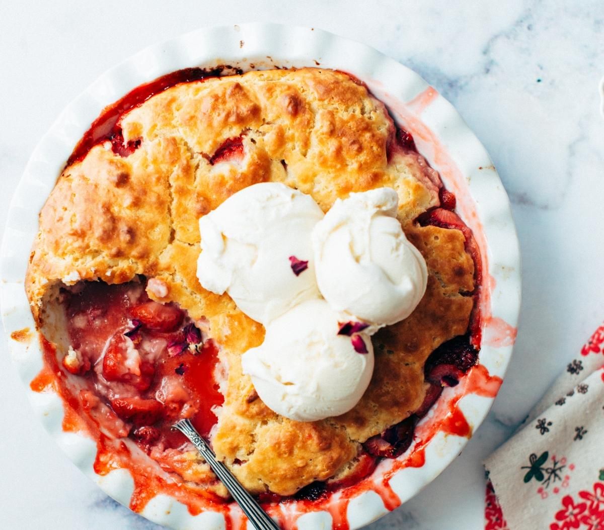 Клубничный коблер с мороженым в домашних условиях Клубничный коблер с мороженым в домашних условиях