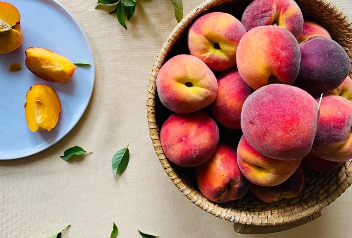 Як правильно обрати персики – поради кухаря